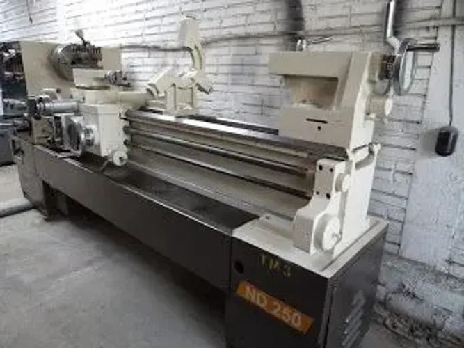 TORNO MECÂNICO ND250