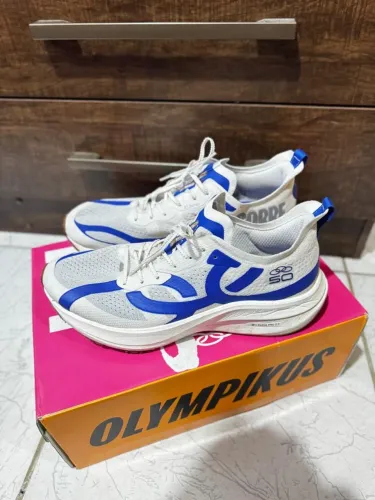 Tênis Olympikus corre 4 edição dos 50 anos da marca. 