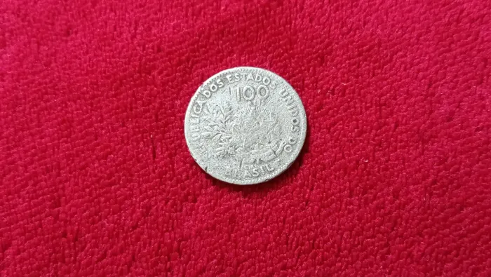 Moeda antiga de 100 réis da Princesa Isabel