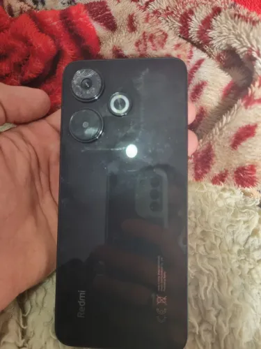 Vendo redmi 13c 256 memória 8gb ram,  câmera quebrada so o vidro mais funciona tudo pft