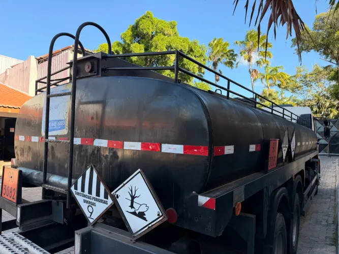 Tanque em aço carbono de 15 m³ completo.