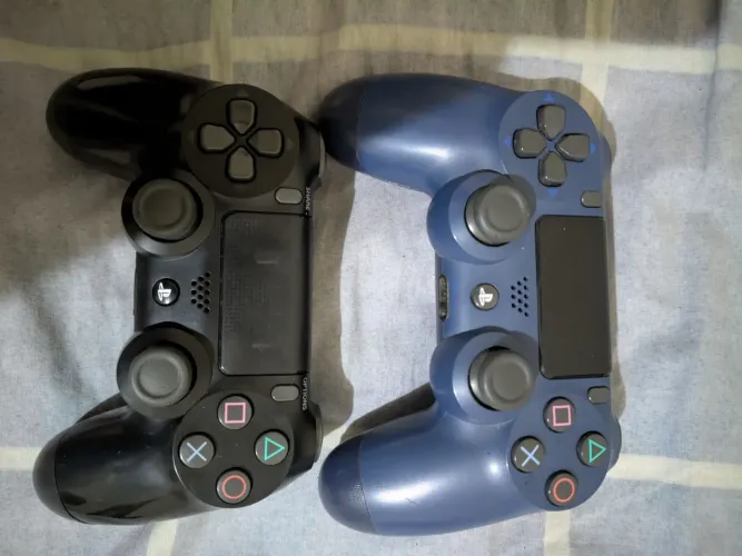 2 Controles Originais Sony DualShock 4 para Reparo ou Retirada de Peças