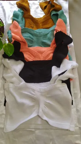 Cinco cropped em tricô cores sortidas Tam M 