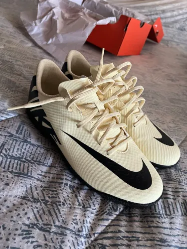 Chuteira Society Nike Mercurial