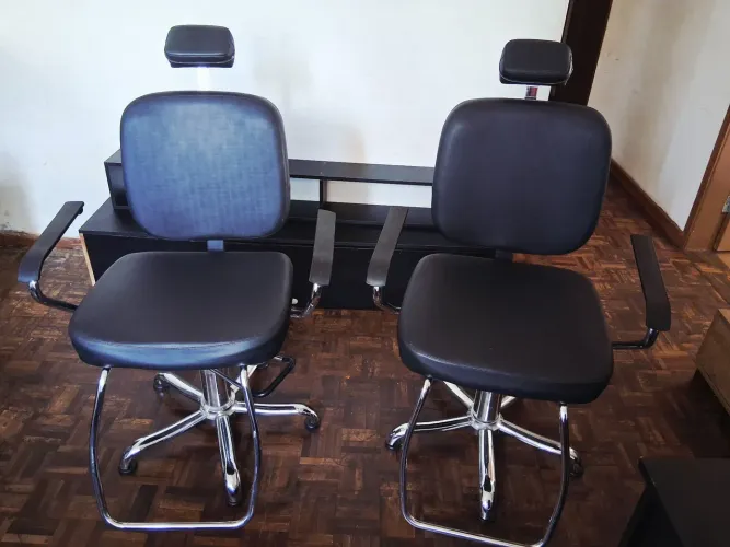 Cadeiras reclinável, funcionando perfeitamente, barberia o salão de beleza 