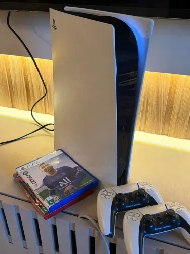 Play Station 5 em ótimo estado - Versão Fat com leitor de discos