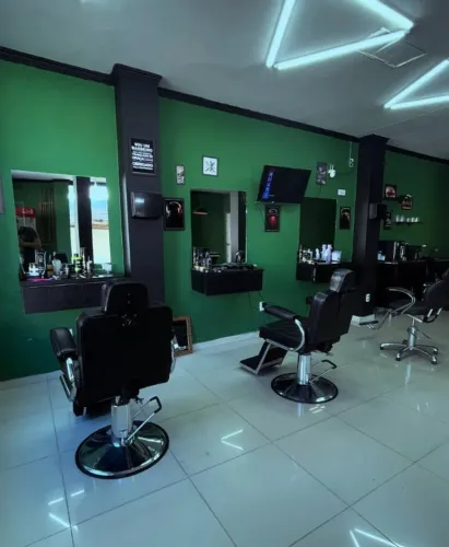 Arrendo ou Vendo Barbearia Completa.