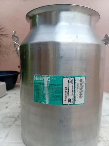 2 leiteira de 10 litros seminova 