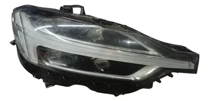 Farol Direito Volvo Xc60 2.0t T5 Momentum 2019 Detalhe Direito/passageiro