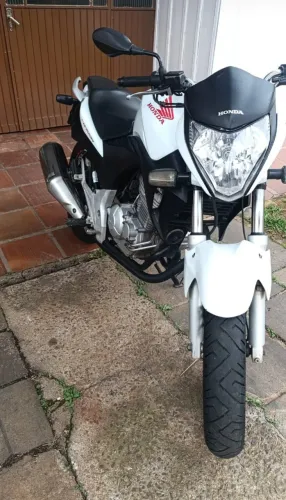 Cb 300 branca 2012 só pegar e andar em perfeito estado
