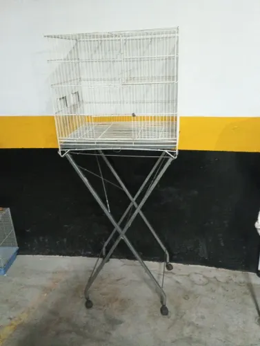 Vendo viveiro completo de calopsita já com o suporte