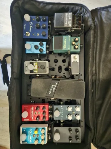 Pedalboard Completo para Guitarra - 12 Pedais + Pré-amp DI - Amora 60x30