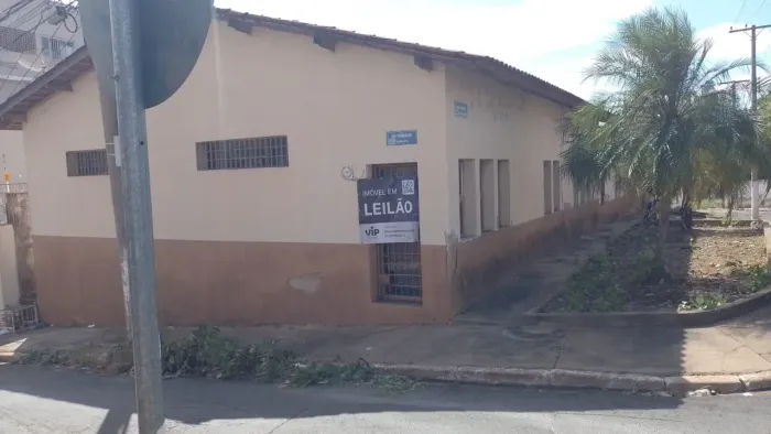 Imóvel para venda possui 317 metros quadrados em Baú - Cuiabá - MT