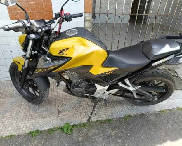 Honda CB 300F Twister 2023 Amarela - Com ABS