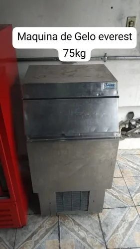 Maquina de gelo everest 75kg