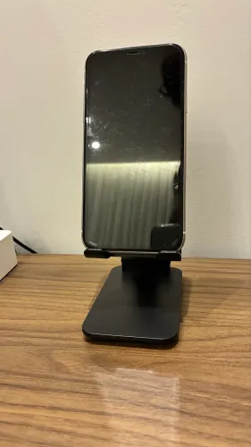 Kit completo! IPhone 11 128gb muito novo e conservado - Vai com acessórios