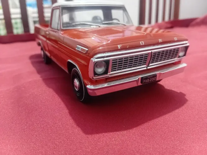 Ford F 100 miniatura 1/24