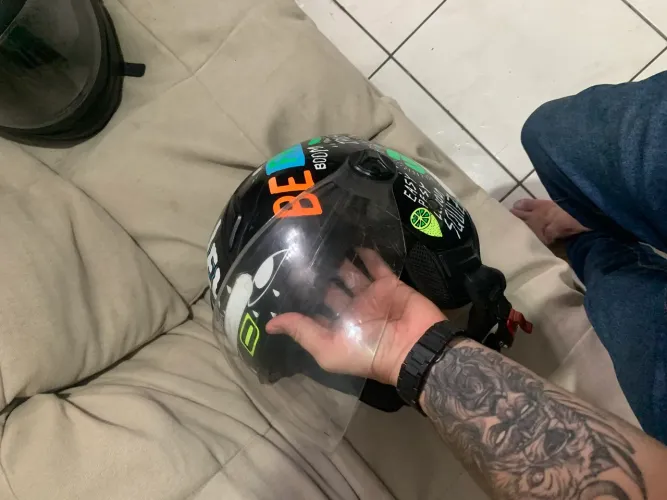 Capacete norisk aberto