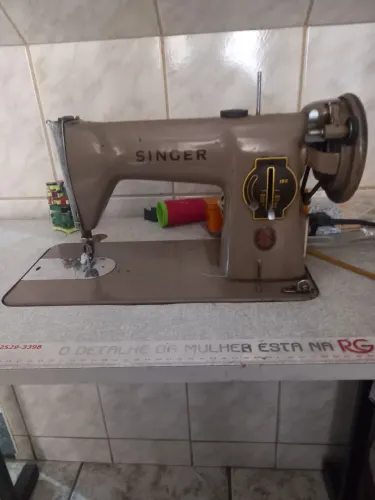 Máquina de costura Singer