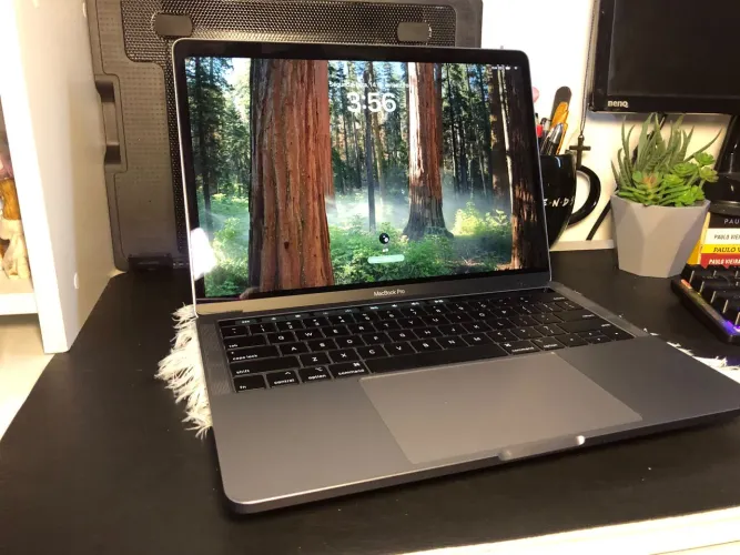 Macbook Pro 2019 8Ram 256ssd memória