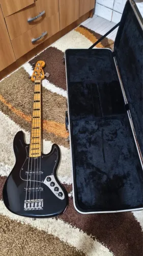 Fender American Deluxe V