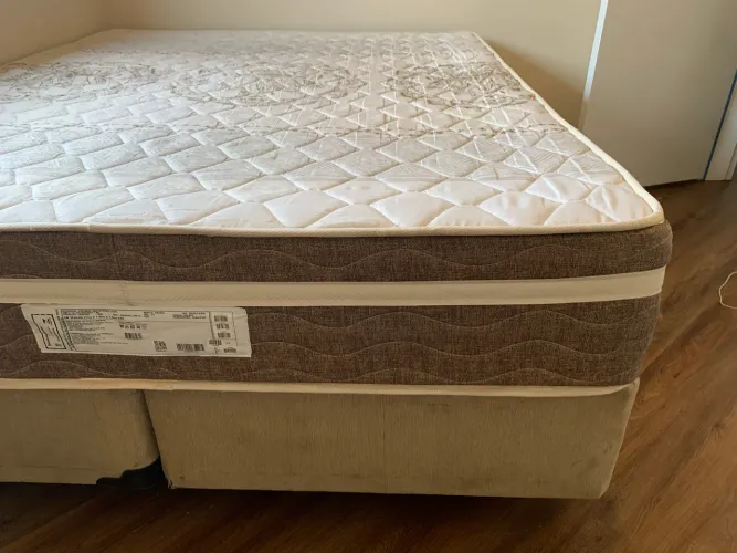 VENDE-SE CAMA BOX