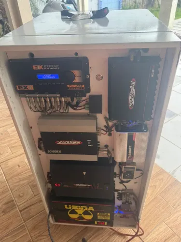 VENDE-SE CAIXA DE SOM SUP BOB