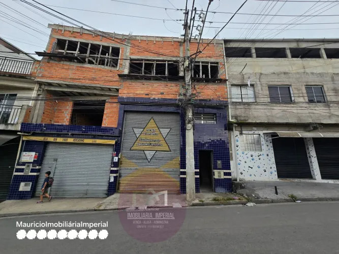 Salão comercial com 2 w.c e mezanino. Pé direito 4 metros Ideal para igreja