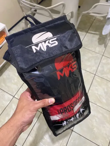 Luva de boxe e muay thai da marca MKS Combat, modelo New Prospect