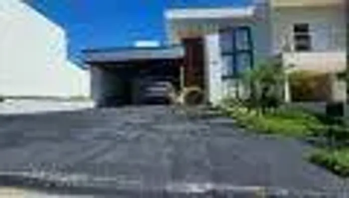 Casa Térrea de Alto Padrão no Condomínio Via Réggio Sorocaba: 3 Suítes e Piscina Aquecida