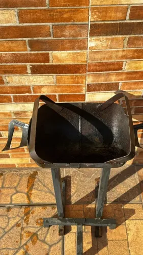 Churrasqueira de Botijão / Pedestal com Grelha (Seminova - Usada 2x)