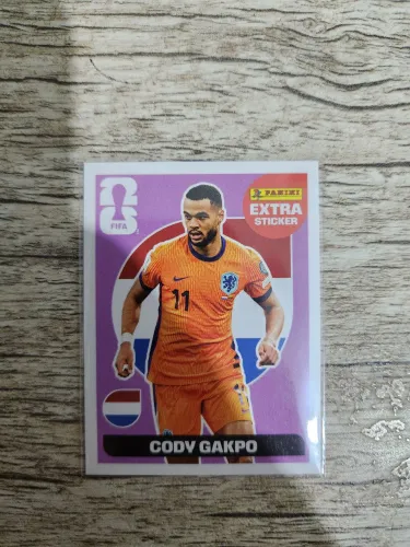 Figurinha extra Cody Gakpo bordô, olhar descrição completa!