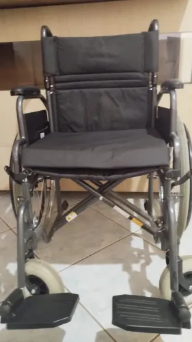 Vendo Cadeira de Rodas Dellamed D400