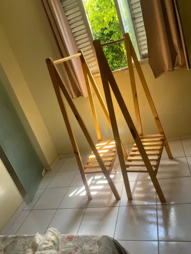 Araras de roupa 80 reais cada