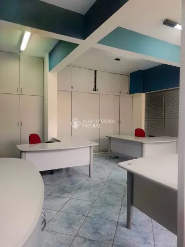 Sala Comercial Mobiliada com Sobre Sala - Pronta para Uso, disponível no bairro Capoeiras