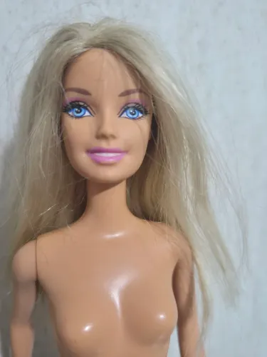 BONECA BARBIE MATTEL 2010