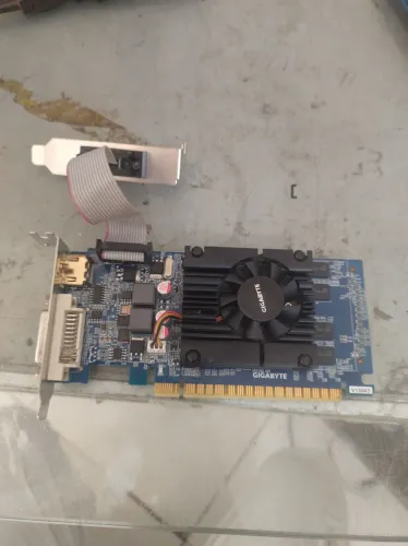 Placa de vídeo gigabyte. 2 gb 150 reais 