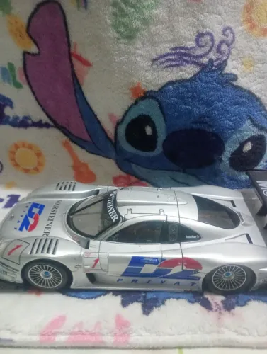 Carrinho de brinquedo antigo