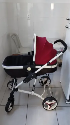 Carrinho de bebê dardara usado