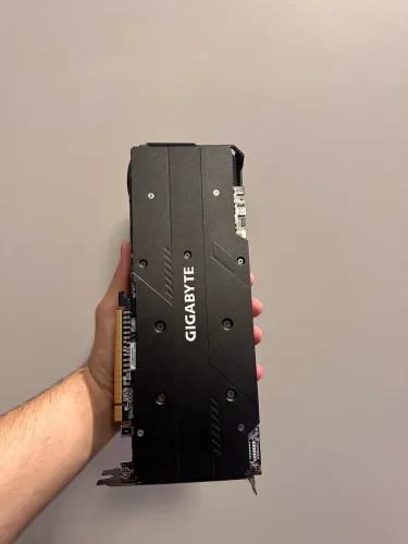 Placa de video Rx5700 Gigabyte