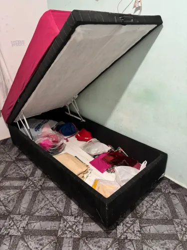 Cama de Solteiro Box com Baú e colchão, 1 ano de uso