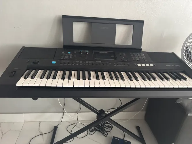 Teclado Yamaha PSR-E473