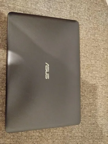 Vende-se notebook Asus Vivobook com carregador original 