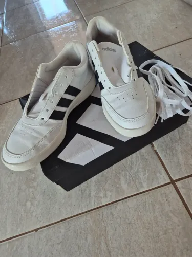 Tênis Adidas branco