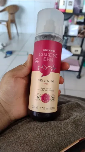 Beijinho body splash oboticário 