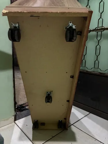 Vendo Rack de rodinhas para sala