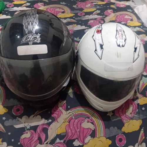 2 capacetes 1 tamanho 60 1 tamanho 54