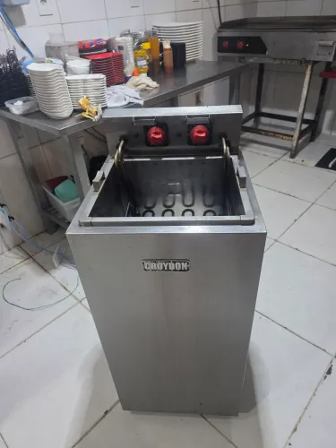 Fritadeira croydom de 8.000 w