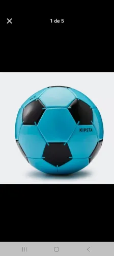 Bola de futebol Decathlon First Kick, design moderno. Perfeita para treinos e jogos. _____