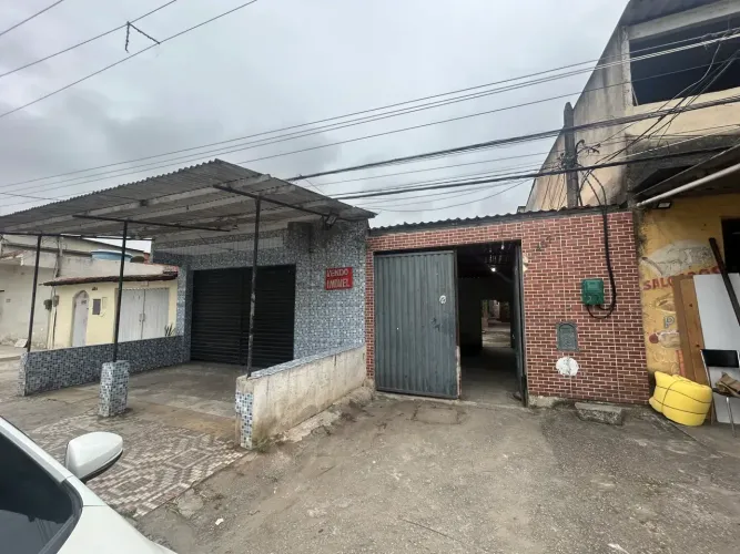 Casa Santa Cruz documentos R.G.I ,300 metro terreno com loja grande e 3 kitnets com banhei
